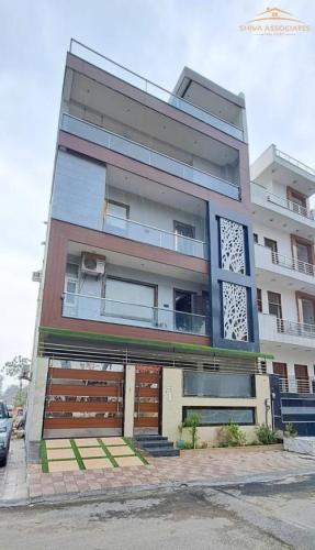 Fully Furnished Corner House in Omicron 3, Greater Noida.